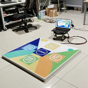 di sollevamento elettrica del produttore viene utilizzata come supporto per sale espositive ed eventi promozionali - Product Image 1