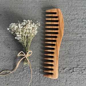 หวีฮอร์นธรรมชาติทำด้วยมือแบบดั้งเดิมสำหรับการดูแลเส้นผมที่ยาวนานช่วยลดการชี้ฟูและปรับปรุงเนื้อผม - Product Image 1
