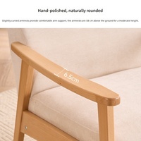 Fauteuil simple en bois massif avec accoudoirs pour salons domestiques, design de dossier décontracté, siège individuel, usage commercial direct pour maisons d'hôtes