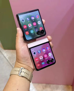 Teléfono Inteligente Razr 60 Plegable 5G Original Usado a Bajo Precio, Batería de 4500 mAh, Carga con Cable de 33 W y Inalámbrica de 15 W, IP48, Doble SIM - Product Image 3