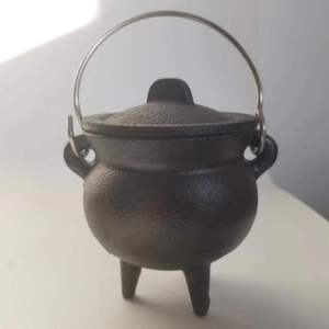 Caldero de Hierro Fundido de 3.5'' para Quemar Resinas, Incienso y Varillas de Incienso, Decoración de Halloween, Olla de Brujas - Product Image 4