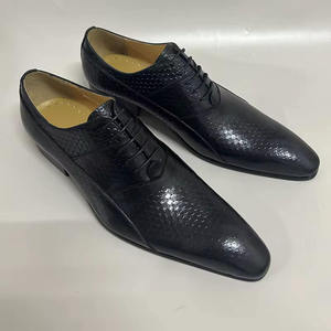 Zapatos de vestir y Oxfords de cuero para hombre con diseño retro de verano, estilo ejecutivo exquisito, parte superior de cuero con relieve y tallado. - Product Image 2