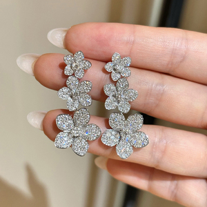 อาซูโอ 18K ทองคำขาวแท้ เพชรที่ปลูกในห้องปฏิบัติการ ทรงกลม ทรงเหลี่ยม หรูหรา รูปดอกไม้ ต่างหูแบบติดหู ของขวัญสำหรับผู้หญิง งานเลี้ยงระดับไฮเอนด์ - Product Image 3