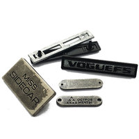 Haute Qualité Personnalisé 3D En Relief Brillant Découpé Au Laser Lumière Or En Alliage De Zinc En Métal Logo Plaque Étiquettes De Vêtement Étiquette De Vêtements