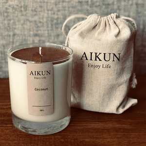 เทียนหอมถั่วเหลืองในขวดแก้วออร์แกนิกแบบกำหนดเองจากโรงงาน AIKUN พร้อมฝาปิด สำหรับตกแต่งห้องนอน ห้องนั่งเล่น และบ้าน - Product Image 2