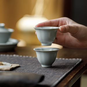 Taza de té Guanlan Sky Blue Ru Kiln, taza individual pequeña de porcelana, nuevo estilo chino para el hogar y para invitados. - Product Image 1