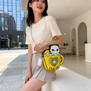 Sac bandoulière en cuir PU avec chaîne, design chat 3D mignon, forme tasse personnalisée, pour fans d'anime - Product Image 5
