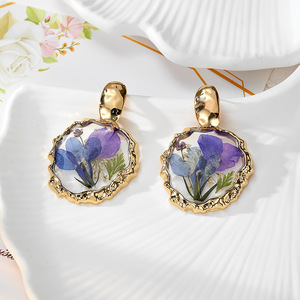 Pendientes Colgantes de Resina con Flores Secas, Pendientes Colgantes en Tono Dorado, Joyería Floral Redonda para Mujer, para Fiestas - Product Image 3