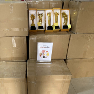 Trofeo Personalizzato in Metallo e Resina per Eventi Sportivi, Riconoscimenti Aziendali e Competizioni Scolastiche con Logo - Product Image 6