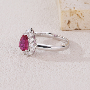 Anillo de Lujo Personalizado de Oro Sólido de 18K con Rubí de 1 Quilate en Corte Pera, Acabado Clásico en Rodio, Regalo Perfecto para Bodas, Aniversarios y Fiestas - Product Image 4