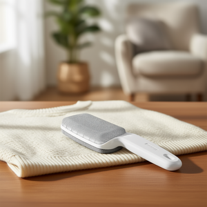 Cepillo textil Leifheit Dressetta para eliminar pelusas y cuidar la ropa - Product Image 3