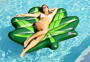 Bouée de piscine gonflable géante Fireweed 180*150cm en forme de feuille de cannabis verte pour enfants, en PVC léger et portable - Product Image 2