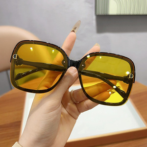 Occhiali da Sole Uomo Donna di Tendenza Nuovi Occhiali Estivi da Spiaggia Protezione UV Avanzata 2209 - Product Image 4