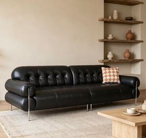 Sofá de Cuero Negro Premium con Mechones, 4 Plazas, Brazos Enrollados y Patas Metálicas para Sala de Estar Vintage - Product Image 2