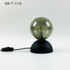 Lampe de table nordique simple avec base en métal et abat-jour rond en <span class=keywords><strong>verre</strong></span> pour chambre, bureau ou salon – Meilleur prix - Product Image 4