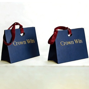 Sacs cadeaux pour bougies en papier d'art de luxe écologiques avec logo imprimé personnalisé, feuille d'or brillante - Product Image 3