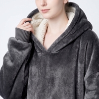 Couverture portable en polaire Sherpa à prix d'usine avec grande poche à capuche et manches pour adultes – Couverture-hoodie surdimensionnée