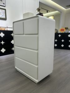 Comò Moderno Bianco in Legno a 5 Cassetti per Camera da Letto, Design Contemporaneo per Soggiorno - Product Image 2