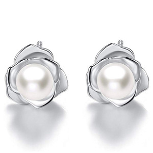 Orecchini a Perno con Fiore in Argento 925, Perla Coltivata Akoya Bianca Rotonda AAA, Montatura a Castone, Gioielli Classici da Donna per Matrimonio - Product Image 1