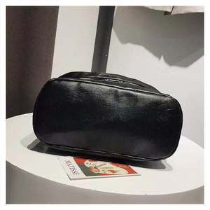 Nouveau <span class=keywords><strong>Sac</strong></span> <span class=keywords><strong>à</strong></span> <span class=keywords><strong>Dos</strong></span> <span class=keywords><strong>Convertible</strong></span> en Cuir PU Souple pour <span class=keywords><strong>Femme</strong></span> avec Doublure en Nylon, <span class=keywords><strong>Sac</strong></span> <span class=keywords><strong>à</strong></span> Main d'École <span class=keywords><strong>à</strong></span> Fermeture Éclair pour Filles - Product Image 4
