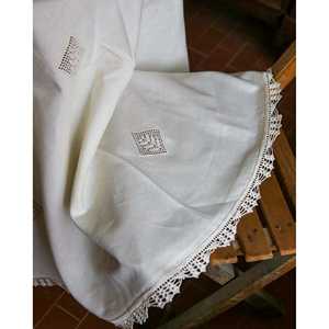 Mantel Redondo de Lino de Marca con Inserciones de Crochet y 8 Servilletas, Diseño a Rayas y Sin Arrugas para Hoteles y Restaurantes - Product Image 6