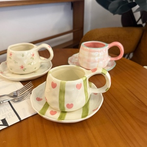 Set di tazze da tè da caffè in ceramica 2025 Chic dipinto a mano <span class=keywords><strong>con</strong></span> piattini <span class=keywords><strong>con</strong></span> Design a fiocco rosa inclusi tazze di porcellana - Product Image 2