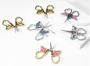 Di lusso nuovo stile a <span class=keywords><strong>punto</strong></span> <span class=keywords><strong>croce</strong></span> ricamato in lega di acciaio inossidabile forbici da cucire dipinte a farfalla giocattolo per uso domestico - Product Image 3