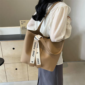 Bolsos de Hombro de Diseñador de Moda 2024, Bolsos de Mensajero de Cuero Transparente Casuales con Cadena para Mujer - Product Image 2