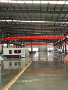 رافعة جسرية كهربائية أحادية الشعاع 5 طن مخصصة من المصنع مناسبة لرفع مكونات التروس الأساسية للمحرك PLC - Product Image 4