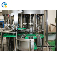 Usine d'embouteillage d'eau potable pure entièrement automatique, machine de remplissage et d'emballage d'eau minérale en bouteille PET