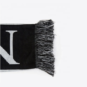 Écharpes de créateur en acrylique 100% écologiques pour l'hiver, rouge et blanc, pour hommes et femmes, écharpe en tricot de football, personnalisée - Product Image 5