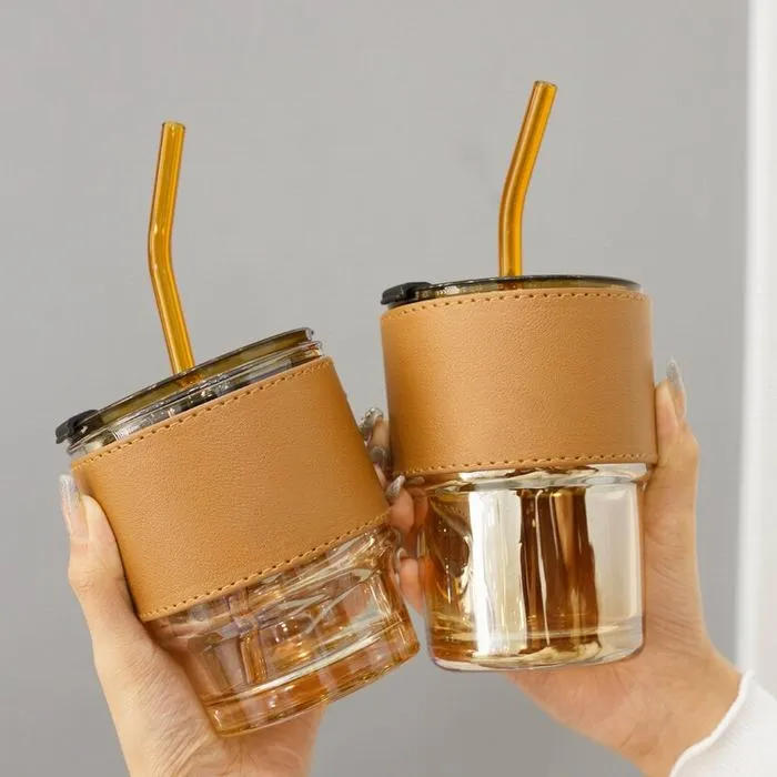 Caneca de café de vidro com logotipo personalizado/caneca de vidro com tampa caneca de vidro com palha de venda quente com manga de couro