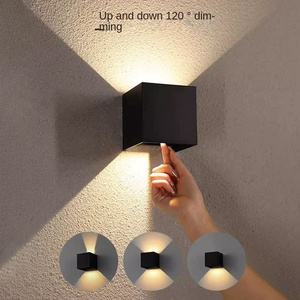 โคมไฟติดผนัง LED ทรงลูกบาศก์12W AC85-265V ปรับ IP65ได้กันน้ำใช้พลังงานแสงอาทิตย์พร้อมตัวเครื่องพีซี - Product Image 1