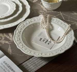 Nouvel ensemble de vaisselle moderne en porcelaine émaillée gaufrée, réutilisable et durable, motif floral avec nœud papillon pour assiettes à desserts - Product Image 4