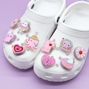 Özelleştirilmiş toptan LED pvc diy takunya sandal aksesuarları aydınlık karikatür çiçekler ayakkabı süslemeleri inek gökkuşağı ayakkabı charms - Product Image 1
