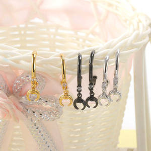 Boucles d'oreilles en forme de fer à cheval mignonnes en or 18 carats avec initiale U en zircon cubique en laiton pour dropshipping, petites boucles d'oreilles, cadeau de bijoux - Product Image 2