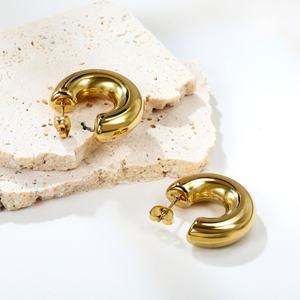 Pendientes de Aro Geométricos Personalizables de Moda, Chapados en Oro de 18k, de Acero Inoxidable, con Forma de C, Huecos y Gruesos, para Mujer - Product Image 2