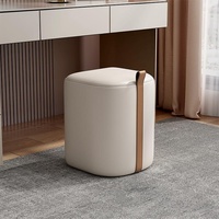 Tabouret de maquillage en tissu moderne et simple pour chambre à coucher, pouf bas minimaliste de luxe léger pour petit appartement