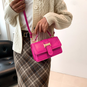 Sac à bandoulière de voyage en similicuir, nouvelle mode de niche, petit format carré, avec fermeture éclair, pour cosmétiques, à chaîne, de marque unique - Product Image 3