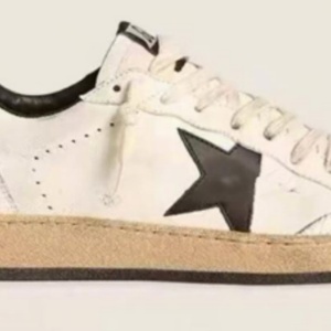 Chaussures de marche tendance de style streetwear, de qualité supérieure, en cuir véritable avec semelles épaisses, adaptées au skateboard. - Product Image 3