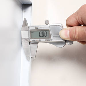 Mobiler Akten schrank aus kompaktem Stahl mit schmalem Einbau griff und Rollen für das Home Office - Product Image 4