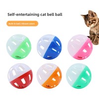Balle de jeu pour chat en plastique avec son et clochette, pour l'auto-entretenissement et le soulagement de l'ennui, colorée et creuse