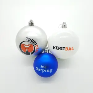 सस्ते मूल्य संवर्धन उपहार लोगो मुद्रित अनुकूलित प्लास्टिक गेंदों क्रिसमस फांसी सजावट गेंद लोगो