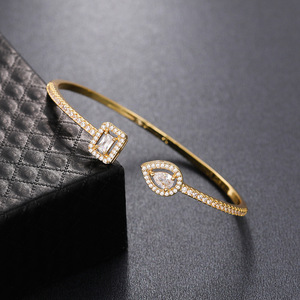 Bracciale aperto intarsiato con zirconi cubici, elegante e minimalista, gioiello da polso per feste e regali - Product Image 5