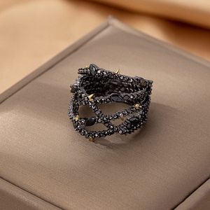 Anello in Rame Completamente Tempestato di Diamanti dal Design <span class=keywords><strong>Originale</strong></span> e Visionario, Stile Retrò di Tendenza, della Serie Thorn - Product Image 2