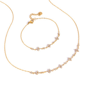 18K Gold Stainless Steel Necklace With White Zircon Four Leaf Clover And O Shape Design For Daily Wear Gift - Product Image 5