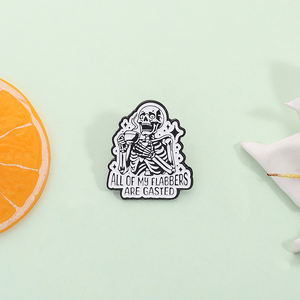 Alfileres esmaltados totalmente asustados divertido Halloween calavera bebiendo café broches solapa insignia joyería regalos al por mayor a granel - Product Image 2