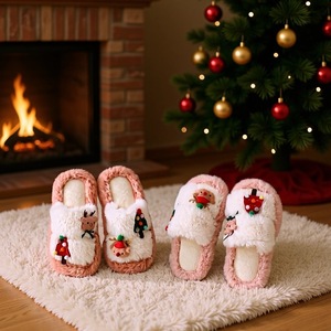 Nuevas Pantuflas Cálidas de Felpa Navideñas, Lindas Pantuflas de Interior para el Hogar, Pantuflas Suaves de Estilo Dulce para Otoño e Invierno - Product Image 3