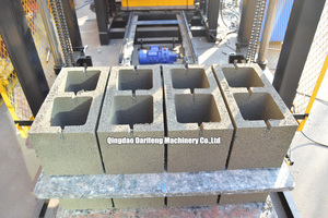 Machine à fabriquer des blocs de ciment creux QT4-25 entièrement automatique pour projets de construction - Product Image 5