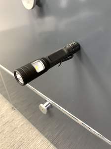 Linterna LED FAVOUR LIGHT de 550lm con Luz Frontal y Lateral, Recargable por USB-C, IP66, Profesional, con Clip Magnético Integrado - Product Image 5